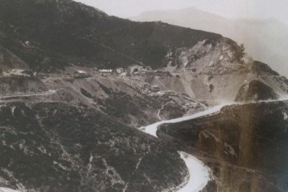 La foto es de 1872, durante la construcción de la rampa de Pajares. SAUVANAUD / BIBLIOTECA NACIONAL / MAQUETREN