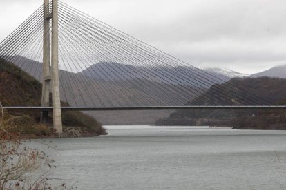 El embalse de Barrios de Luna en una imagen de archivo. MARCIANO PÉREZ