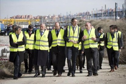 El ministro de Fomento, Íñigo de la Serna, durante su visita a las obras de duplicación de vía entre Atocha y Torrejon de Velasco.