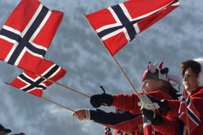 Aficionados noruegos animando a sus deportistas en los Juegos Olímpicos de Salt Lake City 2002.