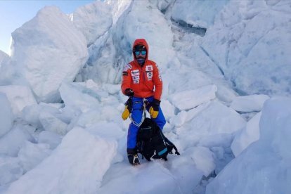 Alex Txikon, en la Cascada del Khumbu, en el Everest, esta semana.