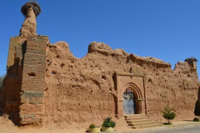 El Ayuntamiento pavimentará el entorno del espectacular cementerio viejo. MEDINA