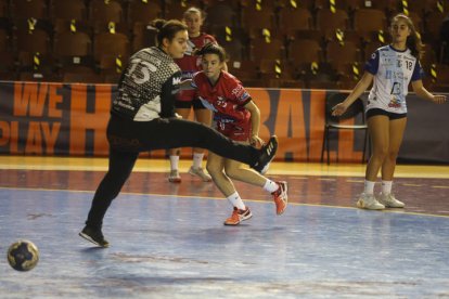 Partido de división de honor plata femenina de balonmano, Cleba - Porriño. F. Otero Perandones.