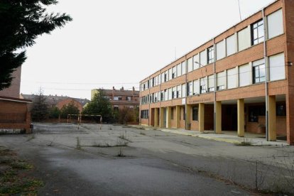 El colegio Fray Bernardino acogerá el nuevo centro de salud de Sahagún. ACACIO DÍAZ