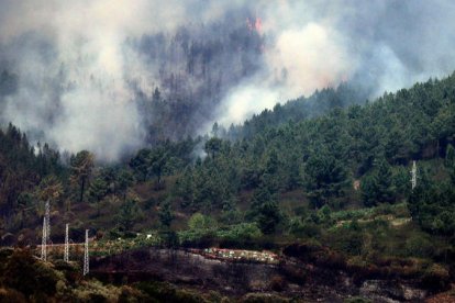 Incendio de 2022 en Puente Domingo Flórez. ANA F. BARREDO