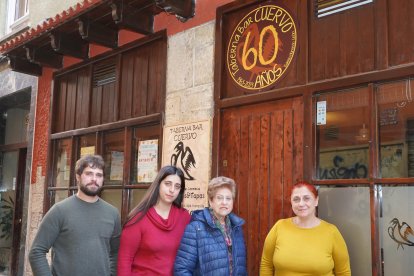 Pedro, Sara, Teodora y Maite. J. NOTARIO