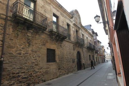 La fachada del Museo del Bierzo en Ponferrada, en una imagen de archivo. L. DE LA MATA