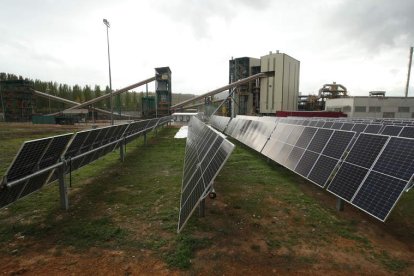 Paneles fotovoltáicos del parque solar instalado en la sede de la Ciuden en Cubillos para desarrollar el proyecto Flexgenera. L. DE LA MATA