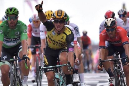 El holandés Groenewegen celebra su triunfo.