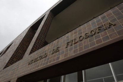 Exterior de la Facultad de Filosofía y Letras. FERNANDO OTERO