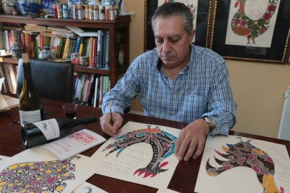 El nuevo responsable de Cultura de la Diputación, Adolfo Alonso Ares, trabajando en una de sus obras.