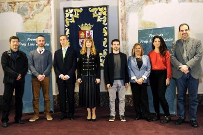 Pedro A. González, David López Sandoval, Enrique García Revilla, Mar Sancho, Jordi Vallejo, Enriqueta García, María Álvarez y Jorge Tamargo, en el acto de entrega del premio.