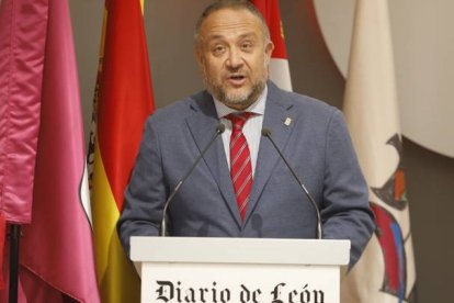 El presidente de la Diputación, Gerardo Álvarez Courel, durante la clausura del congreos. RAMIRO