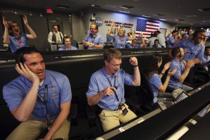 Los científicos de la Nasa celebran el aterrizaje del ‘Curiosity’ en la superficie de Marte.