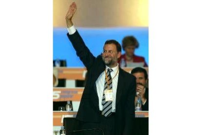 Mariano Rajoy saluda a los militantes de su partido