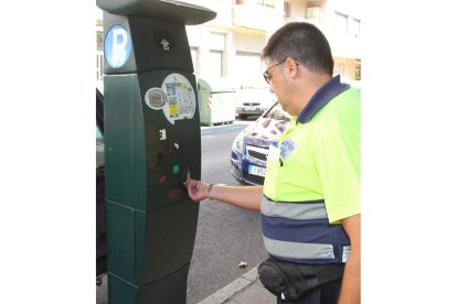 Los controladores verán, al meter la matrícula en la PDA, si el coche tiene pagada la ORA.