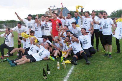 El Toralense el día que se proclamó campeón de León. M. MACÍAS