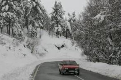 Para retirar la nieve de las casas, hubo que emplearse a fondo