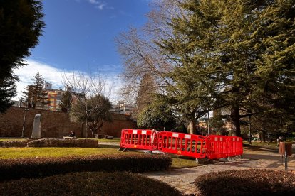 Los trabajos previos a la colocación de la escultura ya han comenzado en el Cid. DL