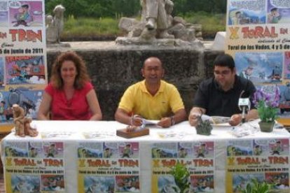 Elena Cid, Sergio Gacía y Cristian Pérez presentaron la fiesta.