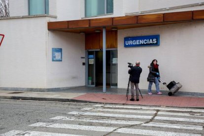 centro de salud en la localidad riojana de Haro, este sábado, donde se concentran 31 de los 39 casos positivos que hay en La comunidad riojana. RAQUEL MANZANARES