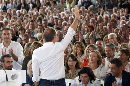 El presidente del PP, Alberto Núñez Feijóo, ayer en un encuentro con populares en Galicia. XOAN REY