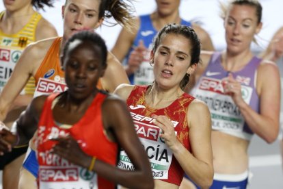 Marta García tras la turca Can en la carrera de los 3.000 metros. RFEA/MIGUÉLEZ