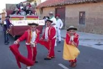 La fiesta nacional, protagonista en una de las carrozas de Quintanilla del Monte