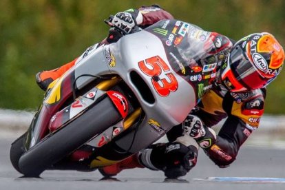 Tito Rabat toma una curva en el circuito de la República Checa, este domingo.