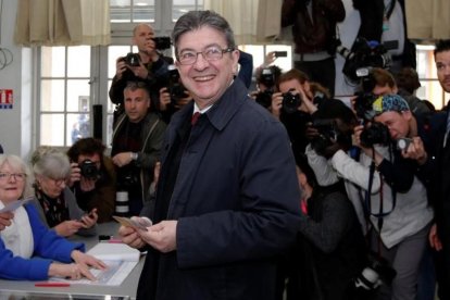 Mélenchon vota en París.