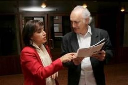 María José Cordero y Amancio Prada, ayer en el Bergidum antes de la presentación de los actos