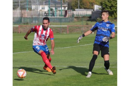 Roberto Puente, a la izquierda, no estuvo acertado. L. DE LA MATA