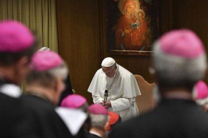 El papa Francisco abre el encuentro para la Protección de la Infancia en el Vaticano.