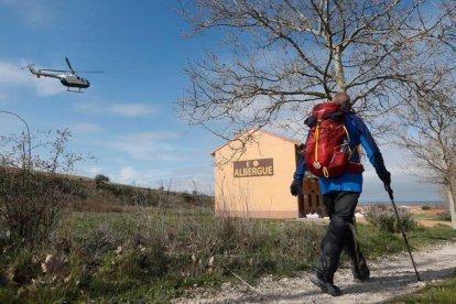 Reliegos, zona de paso jacobeo, ha lamentado hoy la muerte de un trabajador durante las obras de cementerio. JESÚS F. SALVADORES