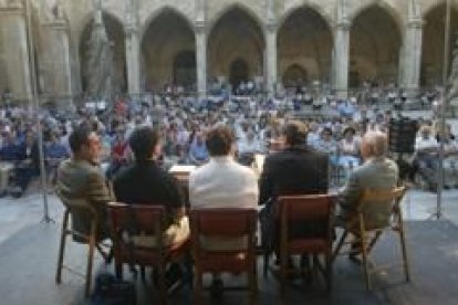 Imagen de la velada «Poemas en el claustro», que tuvo lugar ayer en la Catedral