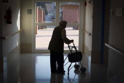 Una anciana en una residencia de ancianos en Barcelona.