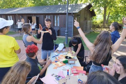 Niños disfrutando del campamento de Aspaym en Cubillos. DL