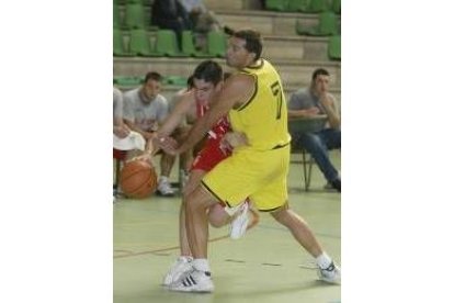 El escolta del filial, Javi Vaca, acude a su primera convocatoria en LEB