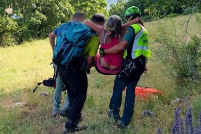 Mujer rescatada en Peña Armada (Boñar). GUARDIA CIVIL