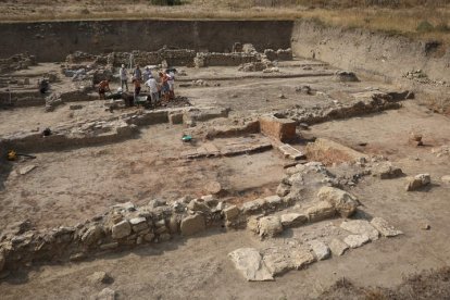 Restos de la sinagoga encontrada por los arqueólogos rusos.  VÓLNOYE DELO