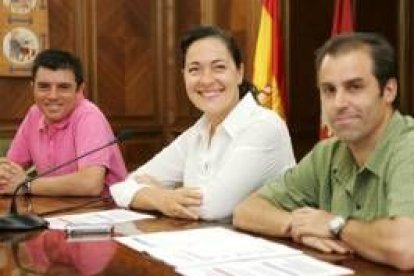 Luis Cembranos, Margarita Ramos y Roberto Álvarez en la presentación