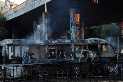 Imagen del autobús en el que colocaron las bombas. SANA