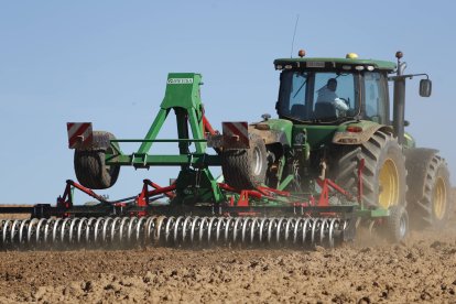 El plan renove ayudará a más de mil agricultores. DL