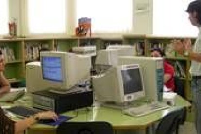 Un momento de la celebración del curso en la biblioteca de la Casa de Cultura de Trobajo