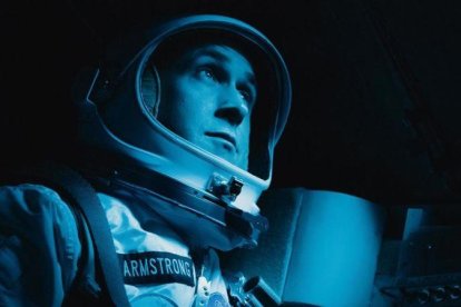 Ryan Gosling, como Neil Armstrong, en un fotograma de First man.