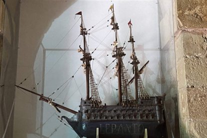 La maqueta del barco que preserva la iglesia. RAMIRO