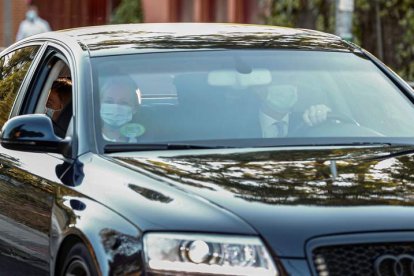 El rey Felipe VI se encargó personalmente de llevar a sus hijas al colegio en el primer día. EMILIO NARANJO