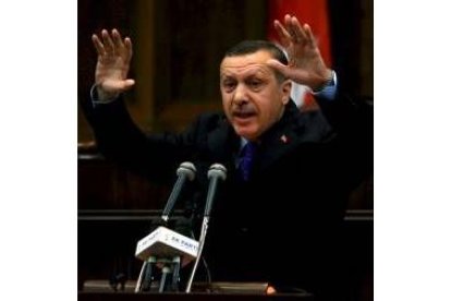 Erdogan gesticula durante su discurso en el que anunció nuevas medidas