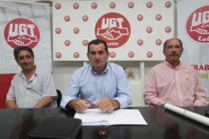 Miguel Ángel Cueto, Francisco Fernández y Francisco Gracia, durante la rueda de prensa.