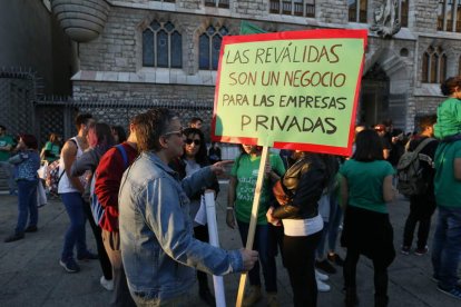 Arriba, la concentración; abajo protesta en La Robla. RAMIRO / PLANILLO.